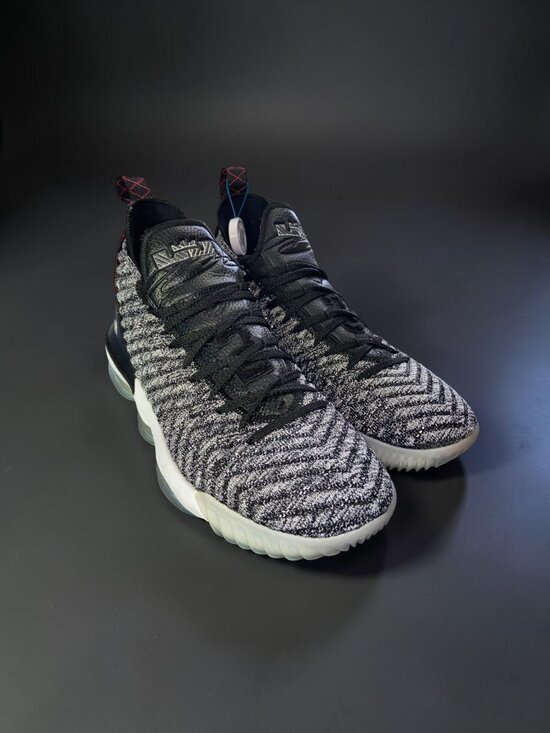 Nike LeBron 16 \'Oreo\' 2018 Mens Basketball Shoes Size 11.5 Worn 3-5X AO2588-006 main image 5